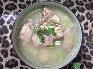 煮排骨用涼水還是熱水？燉排骨用熱水好還是涼水好？