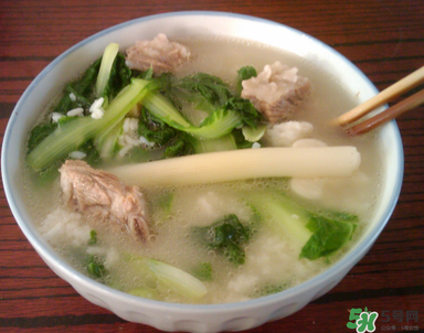 燉排骨什么時候放鹽最好？燉排骨放什么調(diào)料？