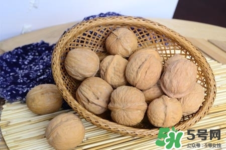 核桃一天什么時(shí)候吃最好？吃核桃有啥講究嗎？