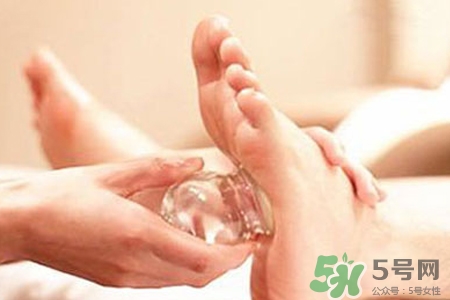 腳底拔罐對身體好嗎？腳底拔罐的好處與壞處