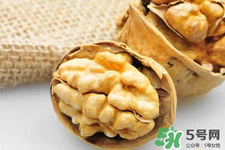 吃核桃可以長頭發(fā)嗎？吃核桃對(duì)長頭發(fā)有用嗎？