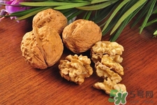 吃核桃可以喝茶嗎？吃核桃喝茶會中毒嗎？