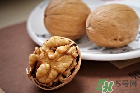 晚上吃核桃會胖嗎？核桃吃多了會變胖嗎？