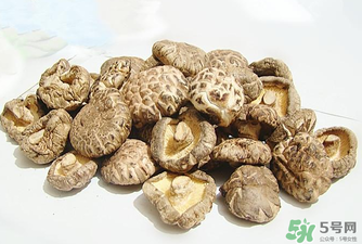 干香菇發(fā)霉了還能吃嗎？干香菇發(fā)霉怎么處理？