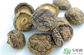 干香菇和鮮香菇的區(qū)別？干香菇和鮮香菇哪個好？