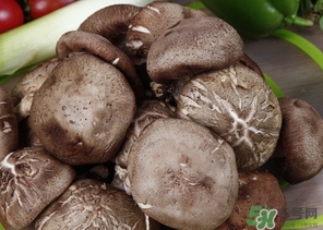 鮮香菇發(fā)黑了還能吃嗎？鮮香菇放黑了還能吃嗎？
