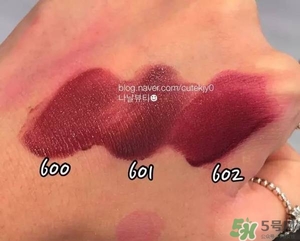 阿瑪尼小胖丁唇釉哪個色最火？阿瑪尼小胖丁唇釉保留了紅管的哪個色？