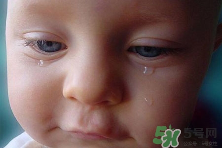 眼睛哭腫了怎么辦？眼睛哭腫了如何快速消腫？
