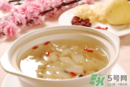 銀耳紅棗湯能隔夜吃嗎？銀耳紅棗湯一天中什么時(shí)候喝最好？