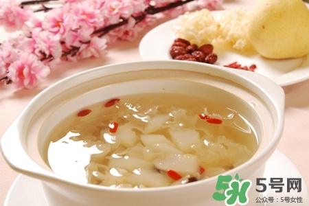 喝銀耳紅棗湯會(huì)發(fā)胖嗎？晚上吃銀耳紅棗湯長(zhǎng)會(huì)胖嗎？