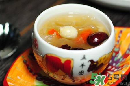早上空腹喝銀耳紅棗湯好嗎？早上喝銀耳紅棗湯有什么好處？