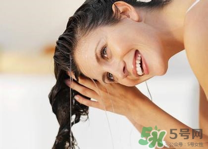 用護發(fā)素會掉頭發(fā)嗎?護發(fā)素掉頭發(fā)怎么辦 用護發(fā)素會掉頭發(fā)嗎?護發(fā)素掉頭發(fā)怎么辦