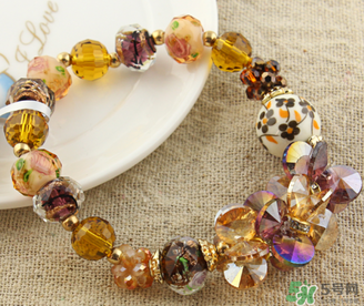 潘多拉手鏈?zhǔn)鞘裁床馁|(zhì)？潘多拉手鏈?zhǔn)倾y的嗎？