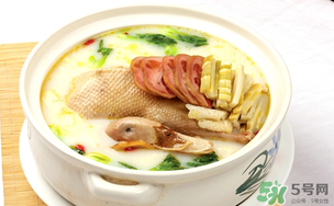 燉老鴨湯放什么材料？燉老鴨湯放什么最好？