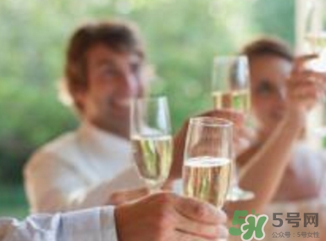 帶牙套能喝酒嗎？帶牙套可不可以喝酒？