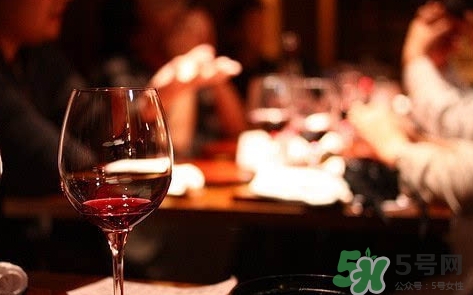 帶牙套能喝酒嗎？帶牙套可不可以喝酒？