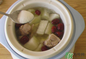 雞肉可以和白蘿卜一起燉湯嗎？雞肉和白蘿卜能一起吃嗎？