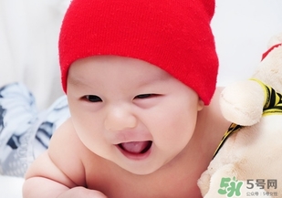 冬天出生的寶寶穿什么衣服？冬天出生的寶寶要準備什么衣服？