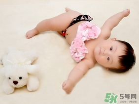 冬天出生的寶寶穿什么衣服？冬天出生的寶寶要準備什么衣服？