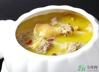 雞湯可以隔夜喝嗎？隔夜的雞湯還能喝嗎？