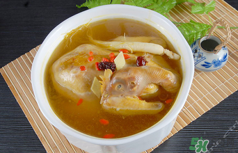 雞湯可以隔夜喝嗎？隔夜的雞湯還能喝嗎？