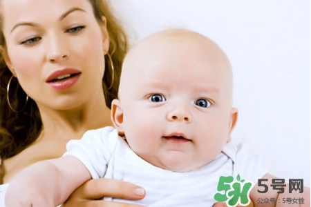 寶寶拉綠屎正常嗎？寶寶拉綠屎什么原因？