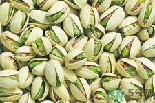 開(kāi)心果受潮了還能吃嗎？開(kāi)心果放潮了怎么辦？