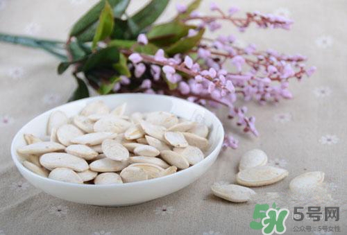 南瓜子和葵花籽哪個(gè)好？南瓜子和葵花籽區(qū)別？