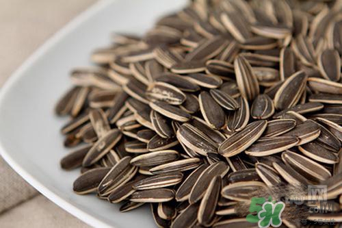 南瓜子和葵花籽哪個(gè)好？南瓜子和葵花籽區(qū)別？