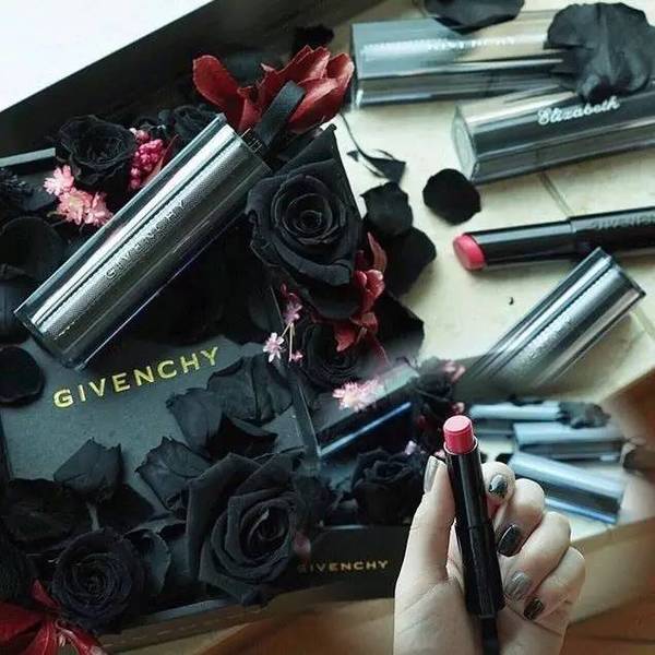 紀(jì)梵?？套挚诩t多少錢？紀(jì)梵希口紅怎么刻字？