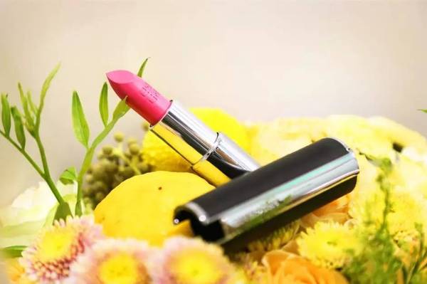 紀(jì)梵希刻字口紅多少錢？紀(jì)梵希口紅怎么刻字？