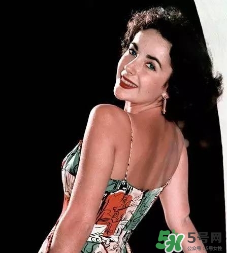 楓葉紅口紅適合什么膚色？楓葉紅口紅適合黃皮嗎？