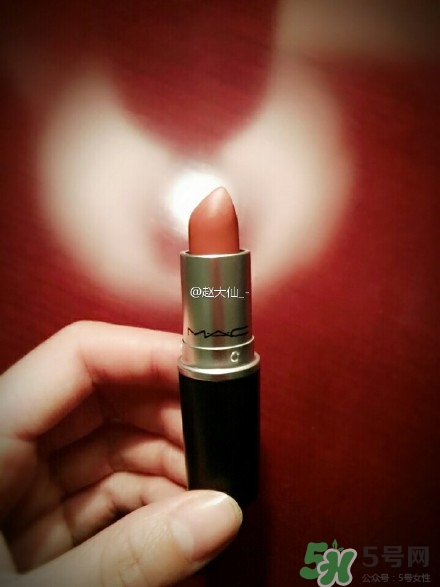 吃土色口紅是豆沙色么？吃土色和豆沙色的區(qū)別