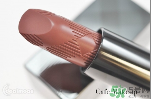 吃土色口紅適合學(xué)生嗎？吃土色口紅顯老嗎？