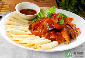 ?烤鴨和柿子能一起吃嗎？吃完烤鴨能吃柿子嗎？