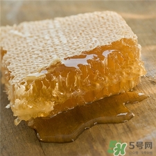 蜂巢蜜的營(yíng)養(yǎng)價(jià)值 巢蜜的功效與作用