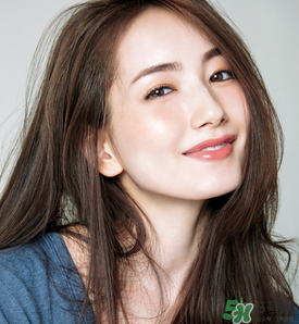 磚紅色口紅配什么妝容？磚紅色口紅適合什么妝？