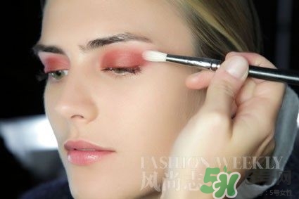 磚紅色口紅配什么妝容？磚紅色口紅適合什么妝？