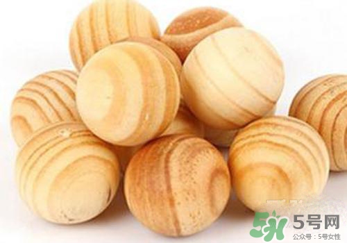 樟腦丸可以放床上嗎？樟腦丸放床上要放幾顆？