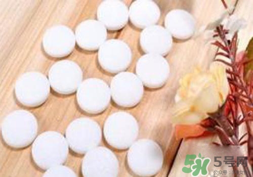 樟腦丸對(duì)跳蚤有用嗎？樟腦丸可以除跳蚤嗎？