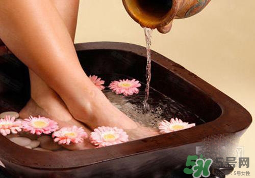 熱水泡腳可以補(bǔ)血嗎？熱水怎么泡腳可以補(bǔ)血？