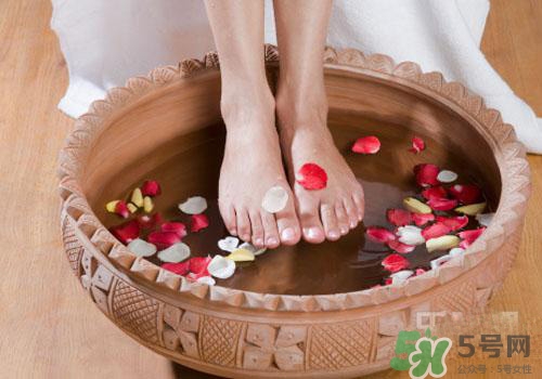 熱水泡腳可以補(bǔ)血嗎？熱水怎么泡腳可以補(bǔ)血？