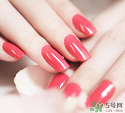 冬天涂什么顏色的指甲油好看？冬天適合什么顏色的指甲油？