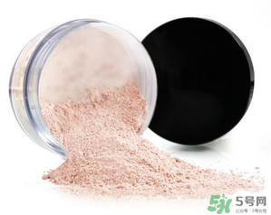 冬天化妝要用散粉嗎？冬天化妝需要定妝粉嗎？