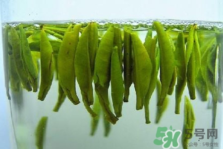 冬天可以喝綠茶嗎？冬天喝綠茶好還是紅茶好？