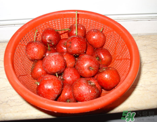 新鮮山楂可以泡水喝嗎？新鮮山楂怎么泡水？