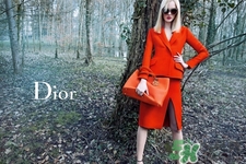 冬天適合背什么樣的包包？冬天背什么顏色的包好看？