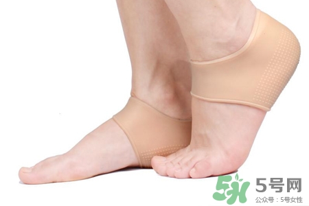 暖寶寶能貼腳底嗎？暖寶寶可以貼腳底嗎？