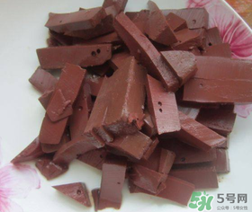 坐月子可以吃羊血嗎？坐月子能吃羊血嗎？