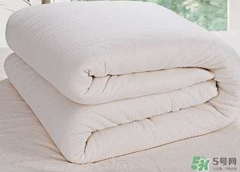 冬天蓋幾斤被子？冬天被子一般幾斤？